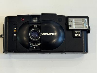 OLYMPUS xa 2 35MM F3.5 LENS . Compact and stylish 35mm film camera from Olympus.