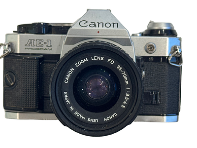 A Canon AE 1 film camera with 35-70 MM F3.5-4,5. 35mm SLR camera SILVER BODY VG OPTICS VG LIGHT 