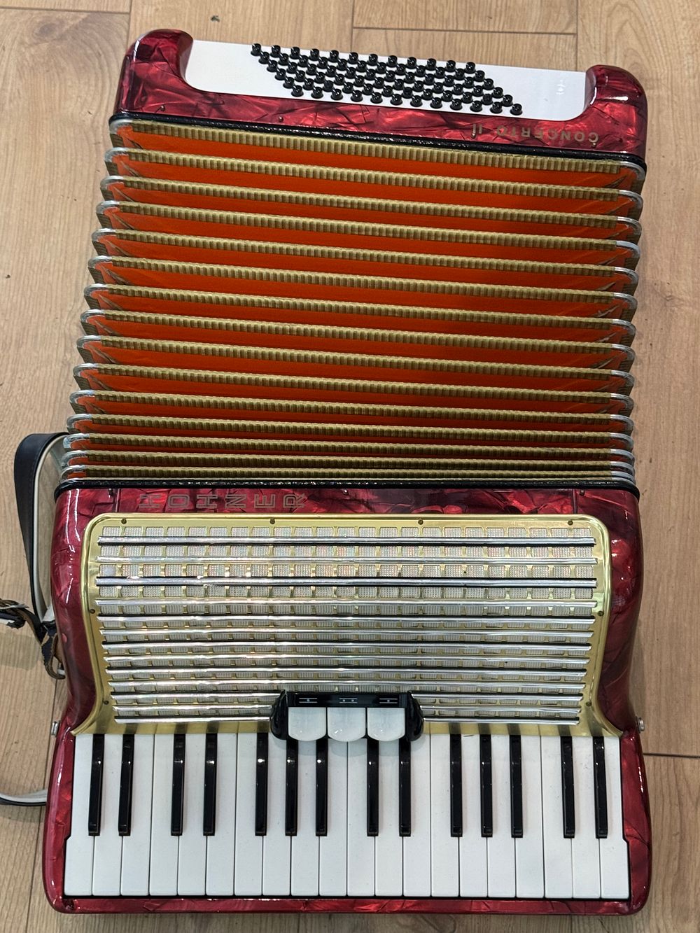 Lot 174: Hohner Concerto II 72 - Bass accordion Made in Germany