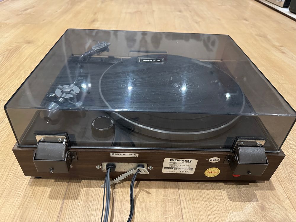 Lot 175: A pioneer pl12d turntable