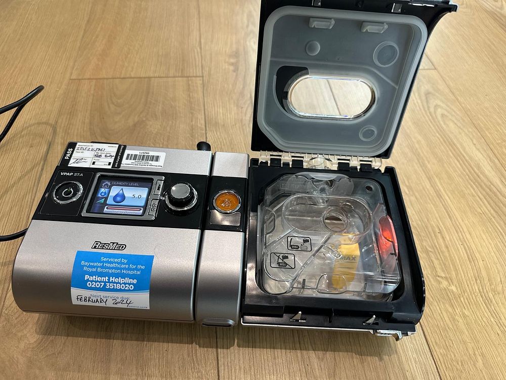 Lot 189: S9 AutoSet CPAP Machine with H5i Humidifier from ResMed