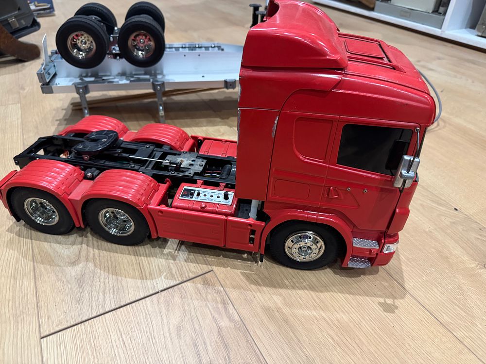 Lot 197: Tamiya 1/14 model no. 23 is the Scania R620 6x4 Highline radio-controlled tractor truck