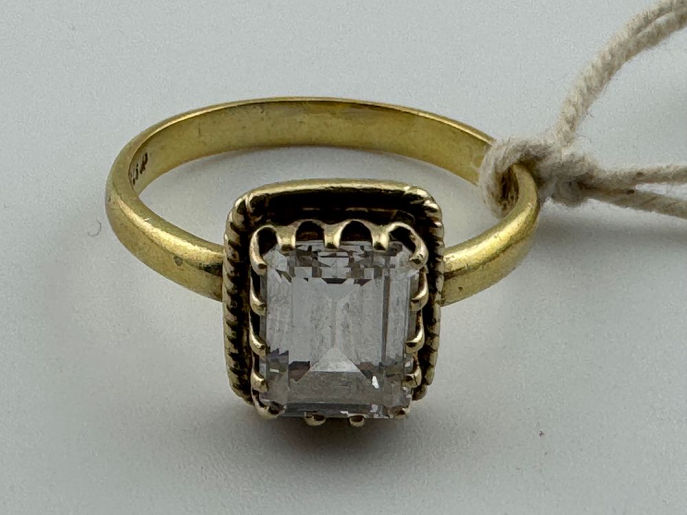 Lot 212: 925 SILVER / GOLD PLATED RING WITH STONE
