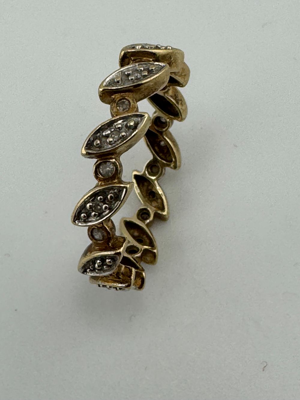 Lot 214: 9 CT GOLD / DIAMOND RING