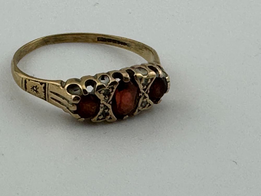 Lot 215: 1.5 GR 9CT GOLD / RUBY