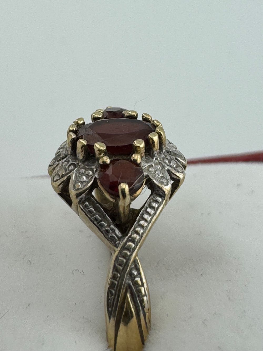 Lot 219: 2.4 GR 9 CT GOLD RING GARNET