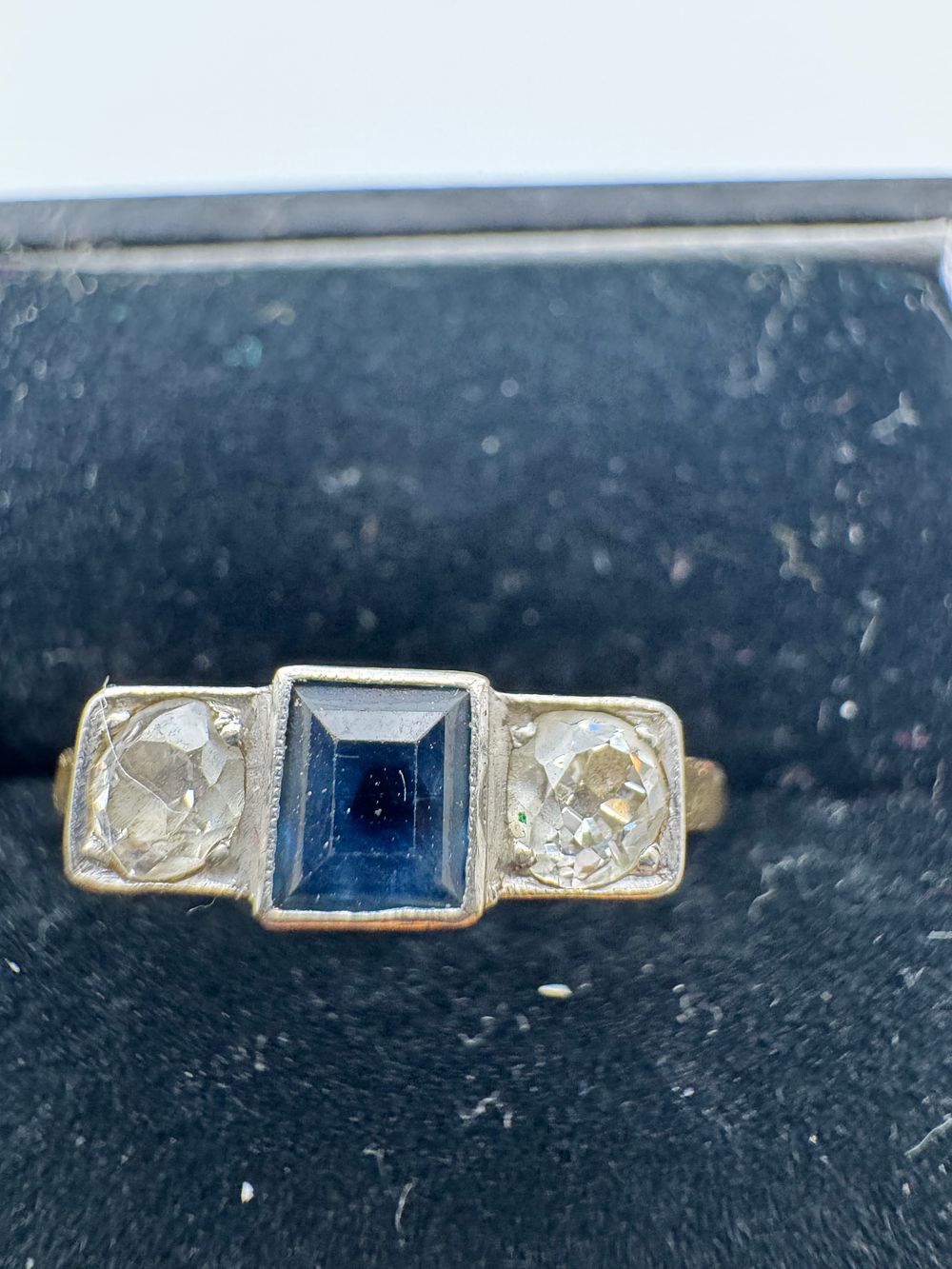 Lot 220: 18 CT 2.2 GR GOLD RING / PLATENOM TOP
