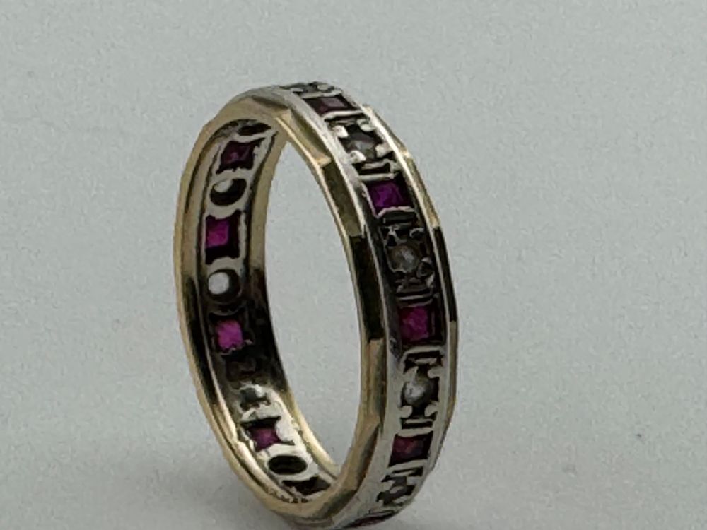 Lot 226: 9 CT GOLD RING WITH RUBYS