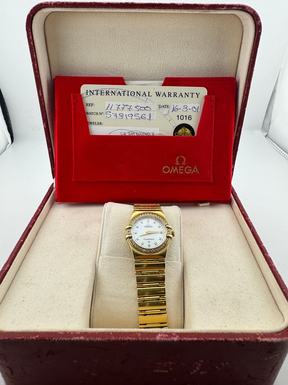 Lot 231: OMEGA CONSTELLATION 18CT GOLD / DIAMOND LADIES WATCH
