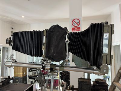 Sinar large format 4x5 8x10 mono-rail - Swiss made . Sinar 4x5 with 8x10 bellow double railing 