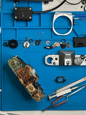 A Canon AE 1 PROGRAM film camera with 35-70 MM F3.5-4,5 / FULLY SERVICED s/n 4094172. Canon AE-1 