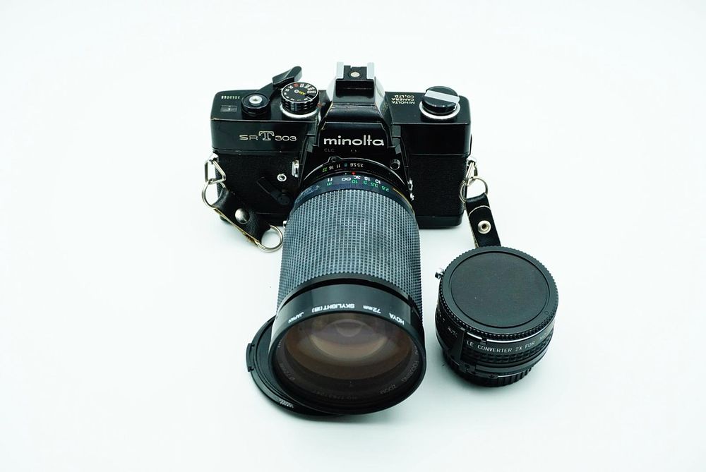 Lot 64: Minolta SRT 303 / Vivitar MC 28-200mm / Converter 2x