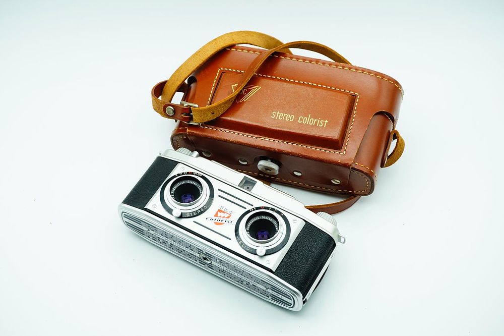 Lot 71: Bell & Howell TDC Stereo Colorist 35mm Film Camera w/ Rodenstock Trinar Lenses