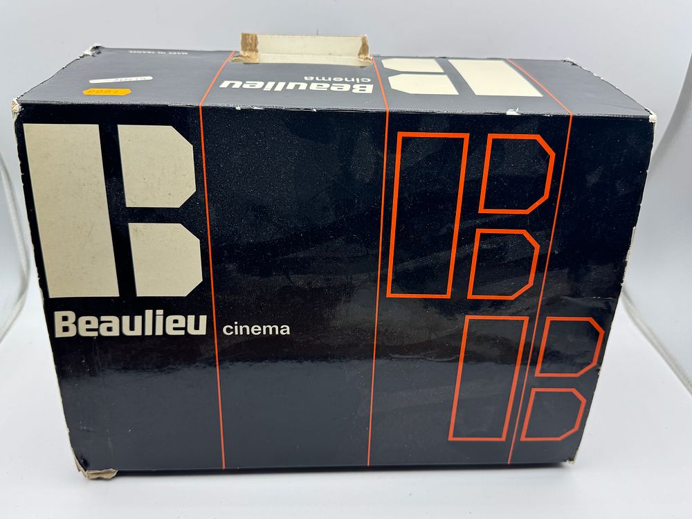 Lot 103: a Beaulieu 4008 ZM4 Super 8 cine camera with a Schneider Kreuznach