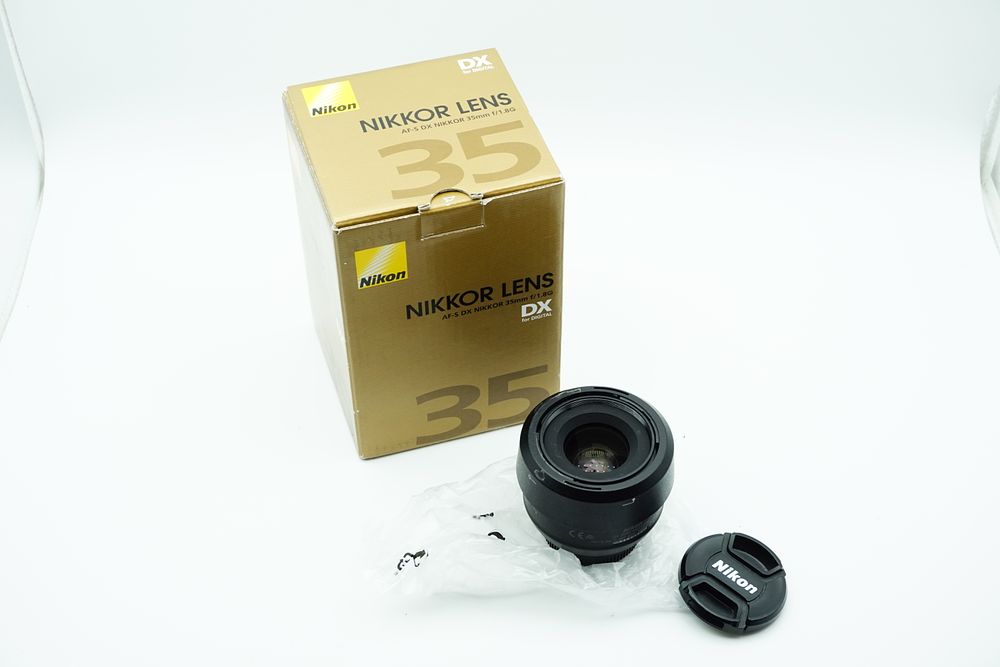 Lot 88: Nikon AF-S DX NIKKOR 35mm f/1.8G Lens w/ Original Box