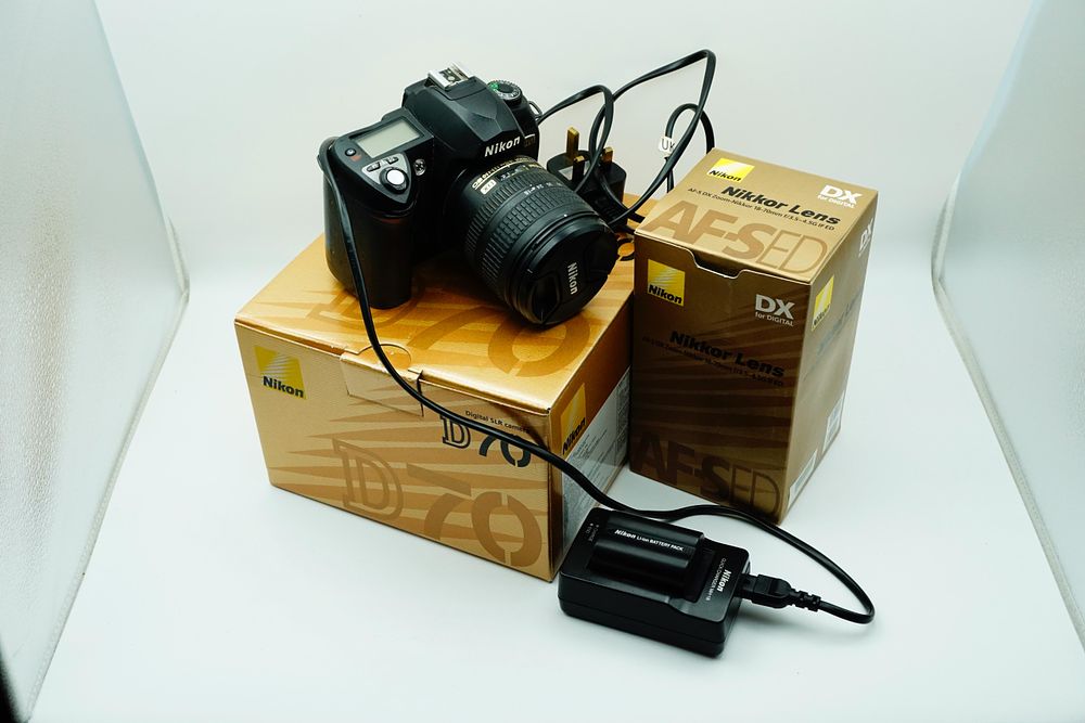 Lot 95: Nikon d70 with AF-S DX Zoom-Nikkor 18-70mm f/3.5~4.5G IF ED