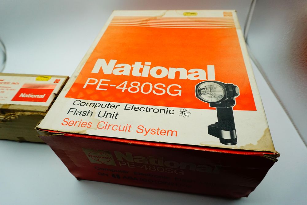 Lot 96: National
PE-480SG
Computer Electronic t
Flash Unit