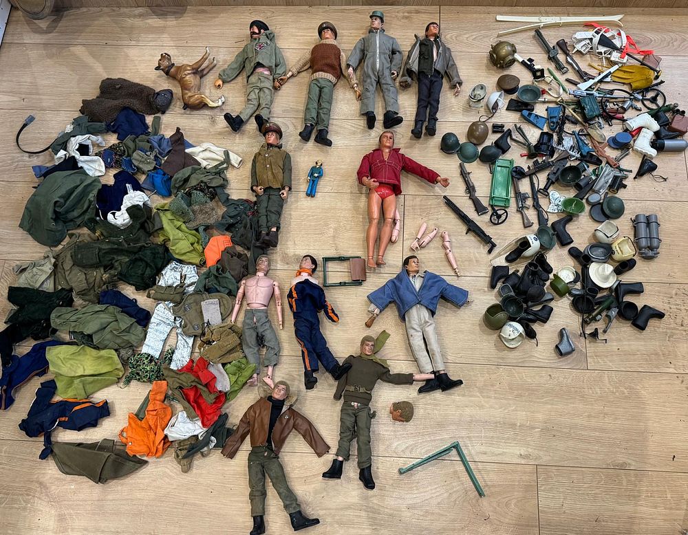 Lot 288: collection of vintage Palitoy Action Man figures and accessories.