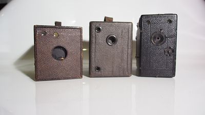 1 A Kodak no 4 bullseye d shutter working good condition 2 odher box cameras 3. 1 A Kodak no 4 