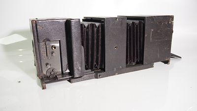 Adams De Luxe hand camera No. 3 pattern no. 121 A. Adams & Co., London; quarter-plate 