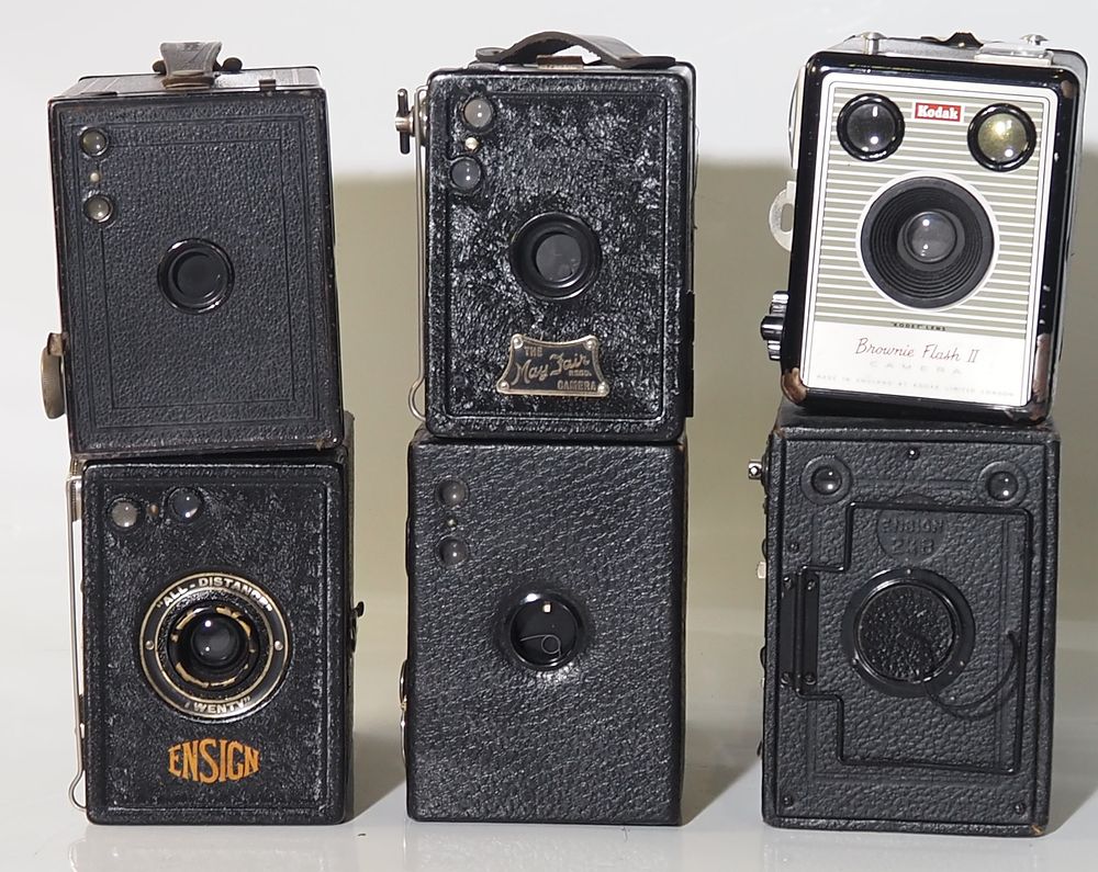 Lot 156: A Selection of 6 cameras