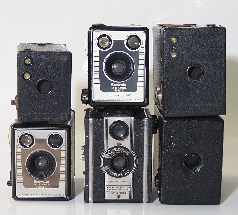 Lot 157: A Selection of 6 cameras