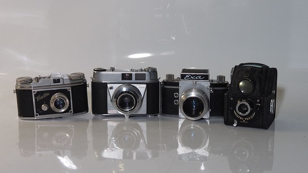 Lot 161: A Selection of 4 cameras