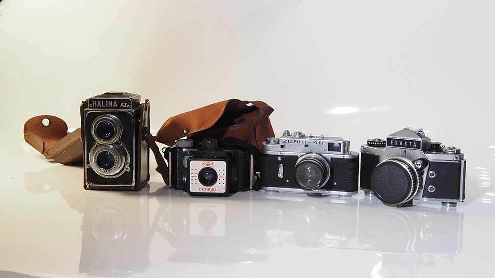 Lot 167: A Selection of cameras