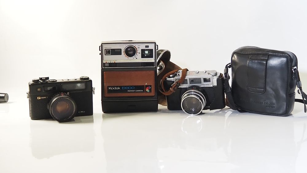 Lot 169: A Selection of cameras