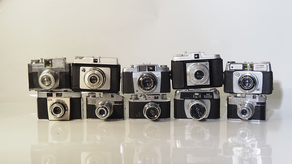 Lot 173: A Selection of 6 cameras