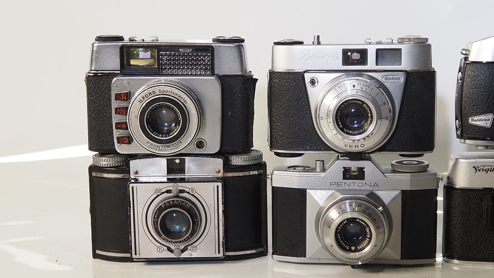 Lot 175: A Selection of  cameras