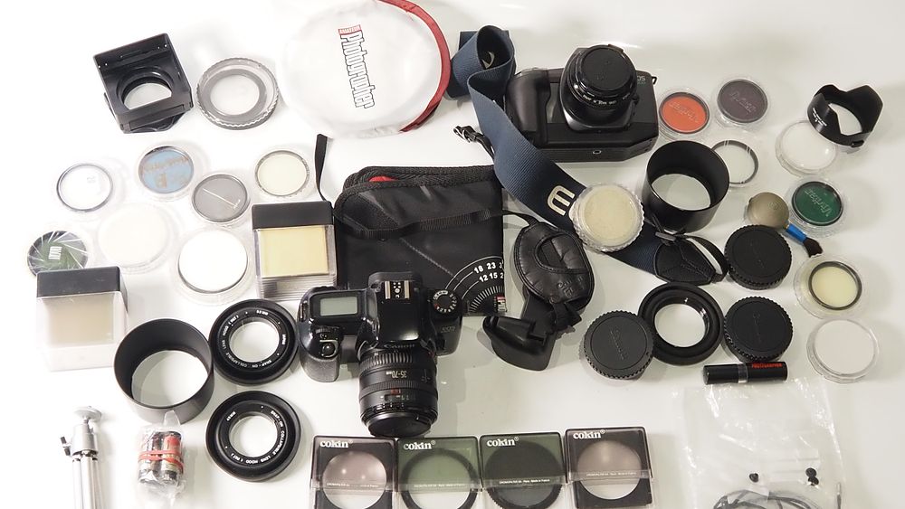 Lot 180: canon eos 1000f eos 600