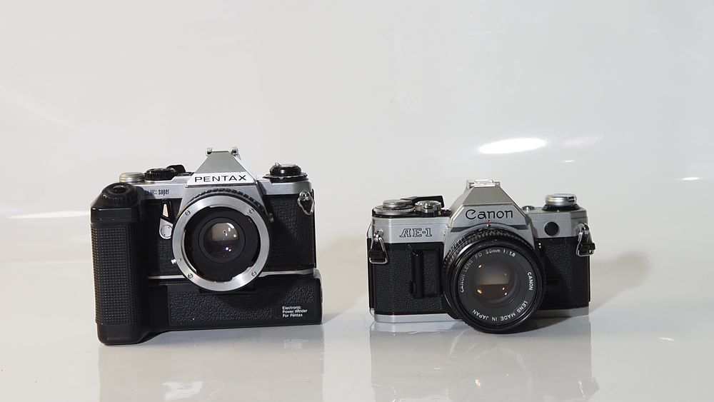 Lot 184: A Canon ae-1 pentax me supper cameras