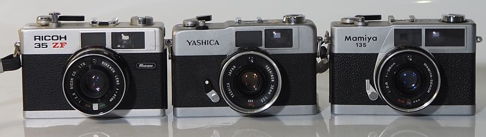 Lot 185: A Selection of 3 cameras