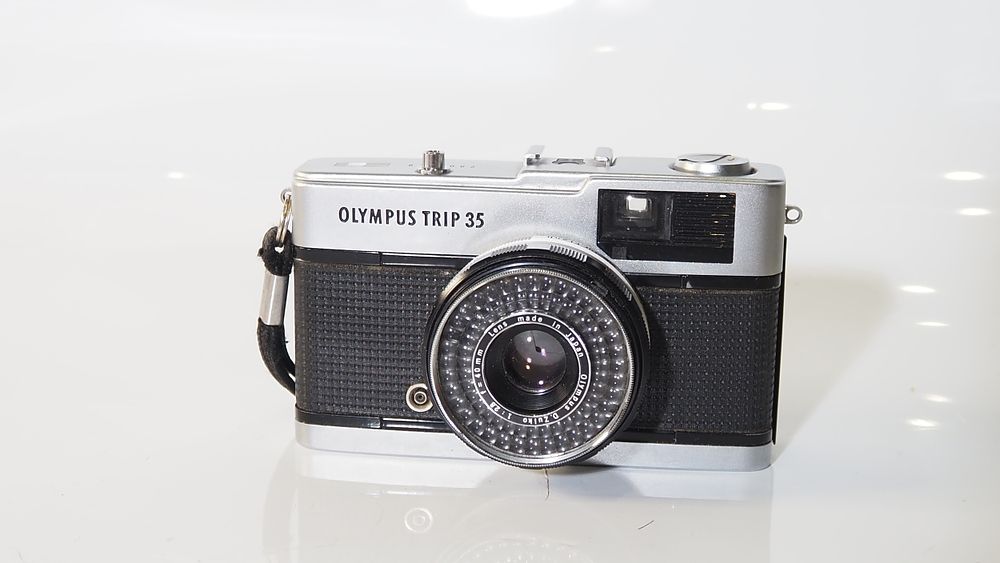 Lot 189: A Olympus trip 35 shouter working