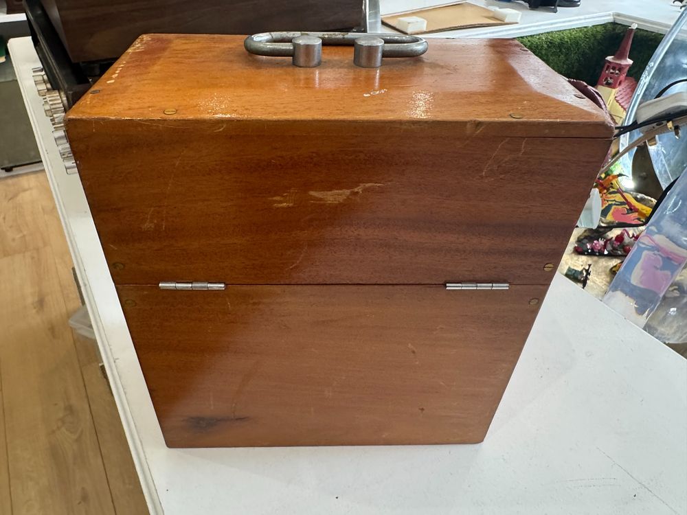 Lot 199: Vintage Electric Hair Curler Battery operated and comes with a nice vintage box. Overall condition is very good.