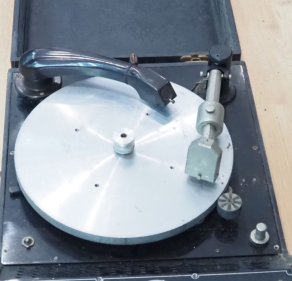 Lot 200: 78 rpm disc-cutting machine record player