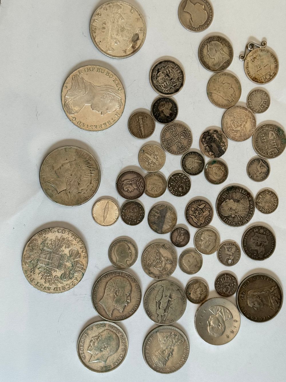 Lot 209: A 290.95g silver coins up to 1920