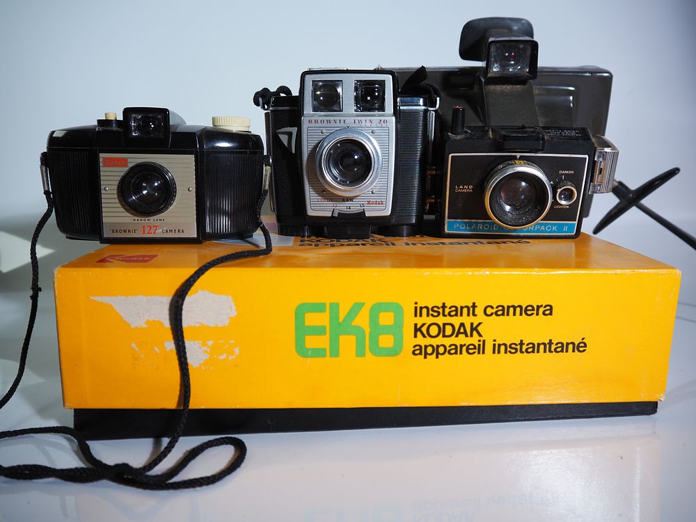 Lot 144: A selection of 4 cameras untested