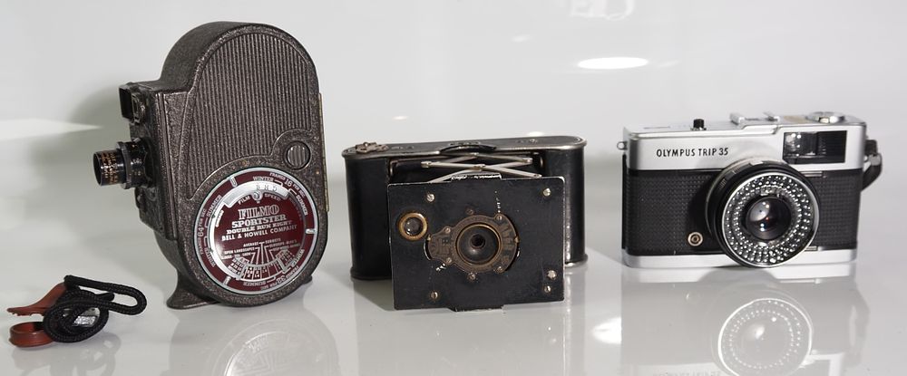 Lot 145: A selection of 3 cameras  filmo working / kodak working / trip 35 working