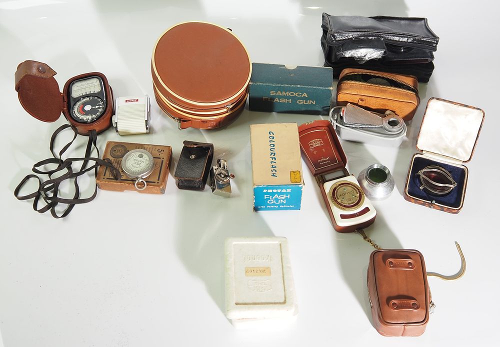 Lot 148: A Selection of light meters and flashlight