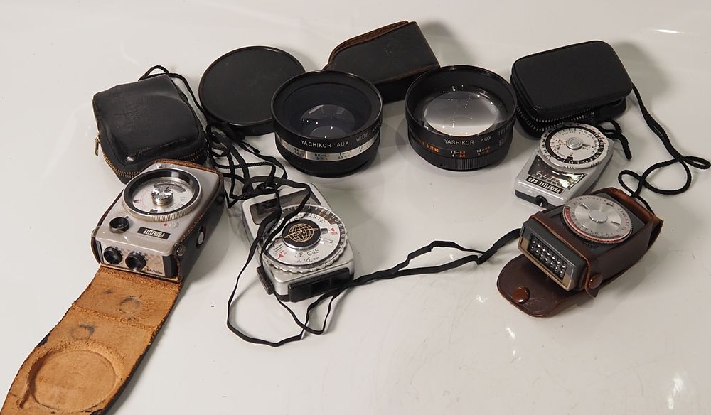 Lot 155: A Selection of light meters