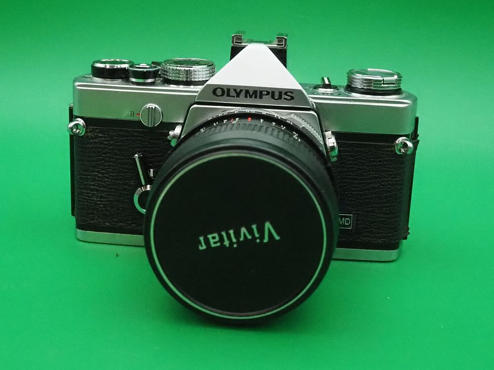 Lot 238: a olympus om1 with vivitar 28mm f2 75- 205mm f3.8