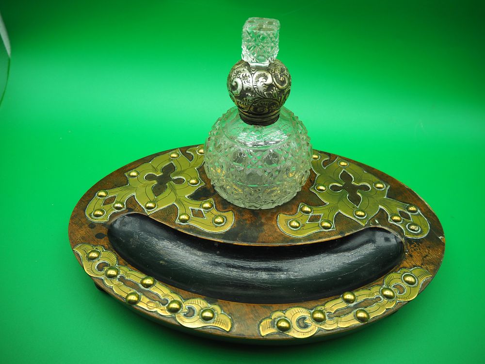 Lot 155: antique Victorian or Art Nouveau inkwell and stand