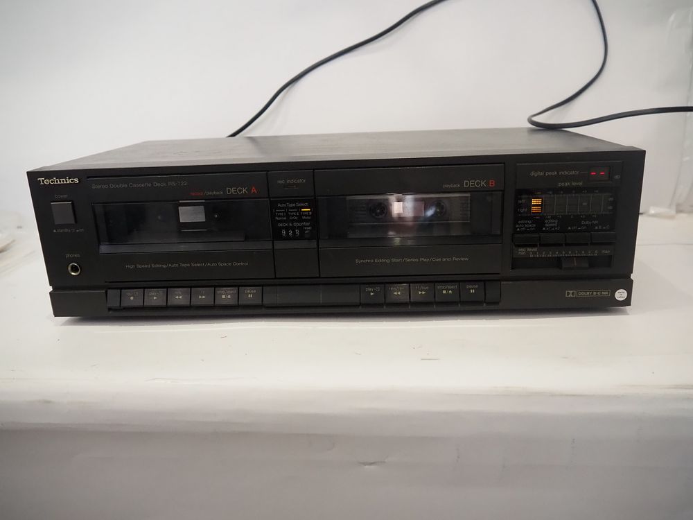 Lot 201: Technics RS T22 stereo double cassette deck.