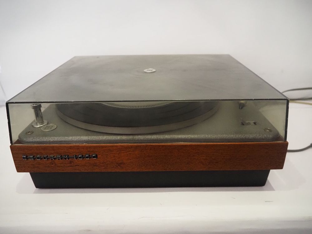 Lot 204: A Bang & Olufsen Beogram 1000 HiFi Record Player