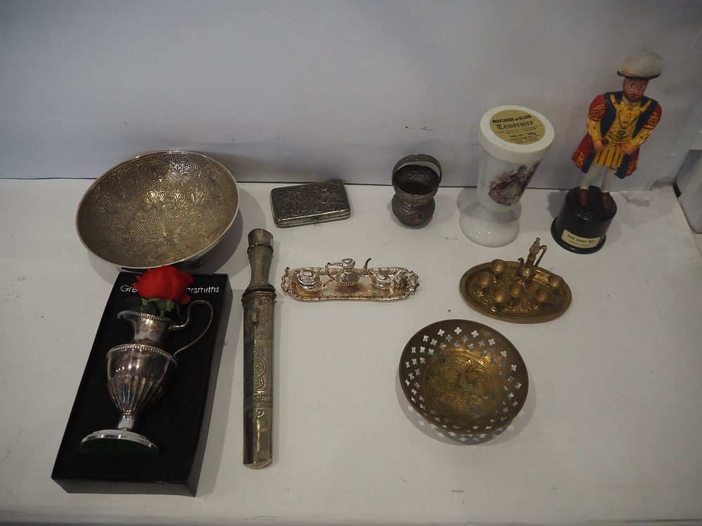 Lot 186: a mixed items
