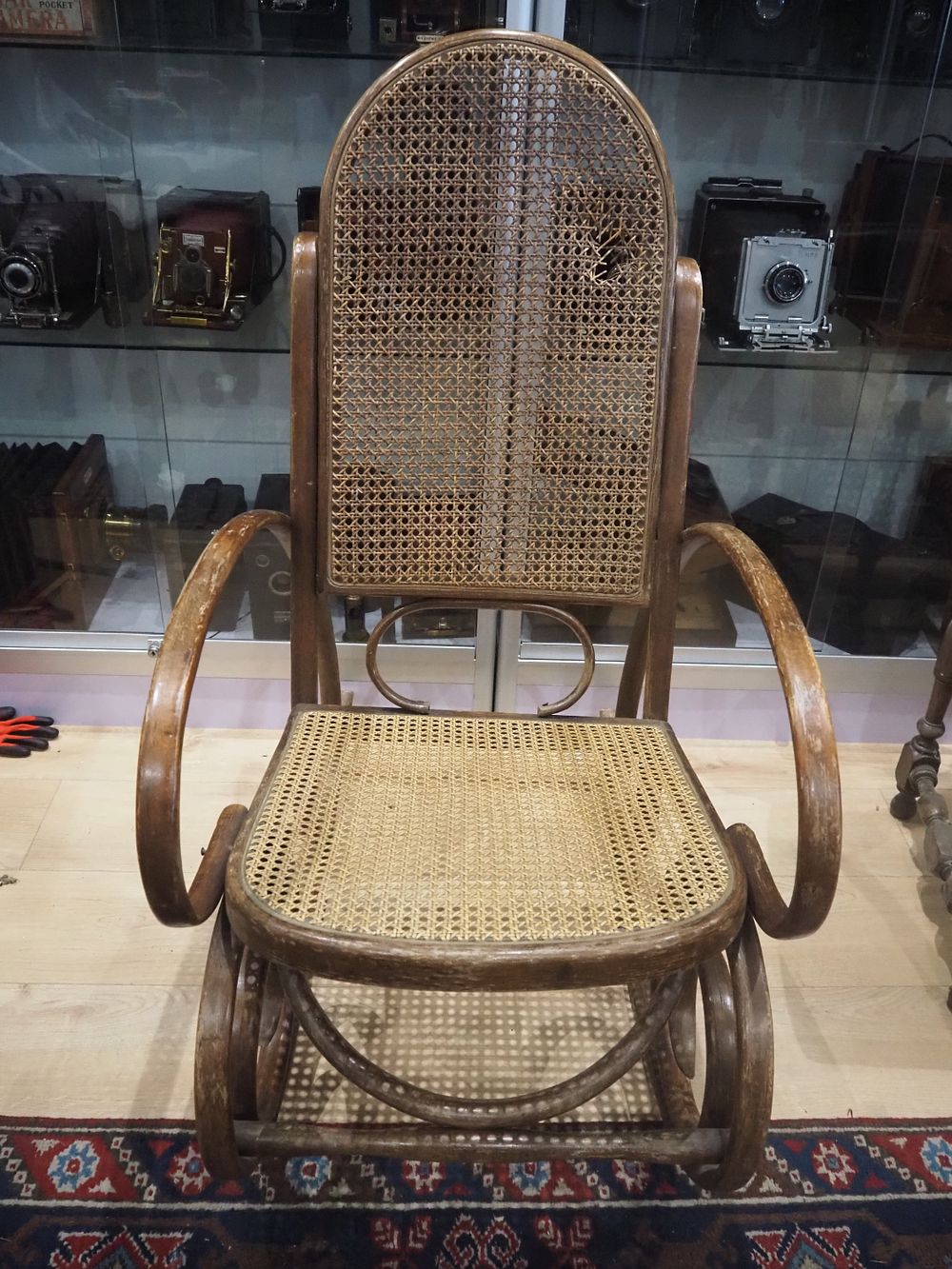 Lot 189: A vintage Thonet style bentwood rocking chair