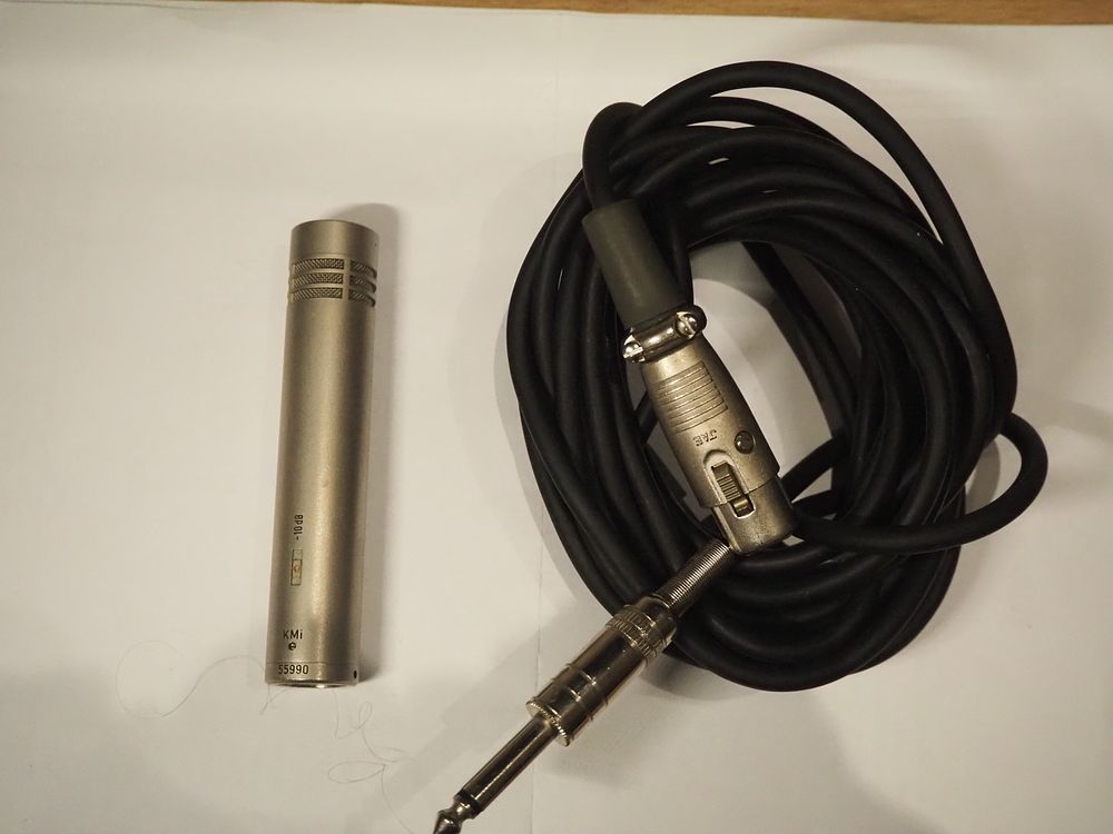 Lot 205: Neumann KM 84i Small-Diaphragm Condenser Microphone