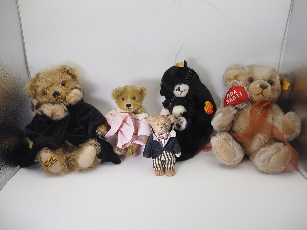 Lot 199c: Collection of Collectible Bears Merrythought, Steiff Cat & Bear, Mohair,